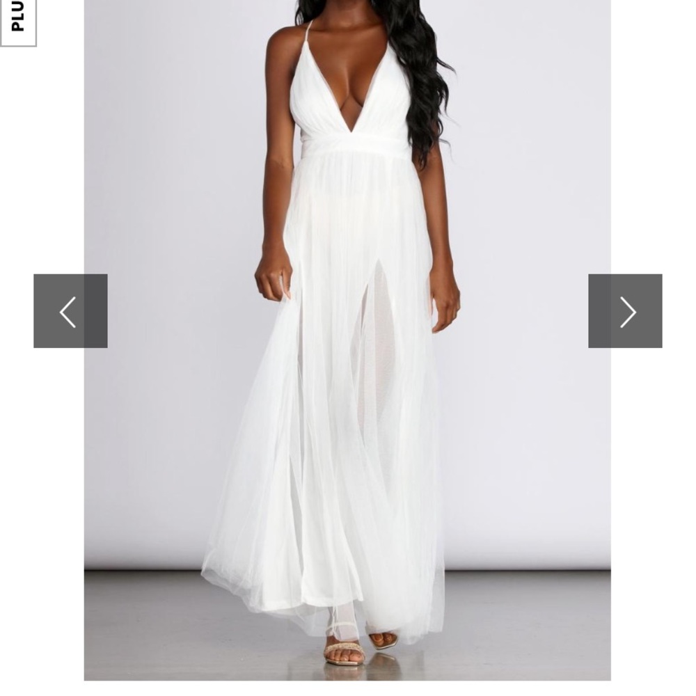 White toole wedding dress with 2 high slits